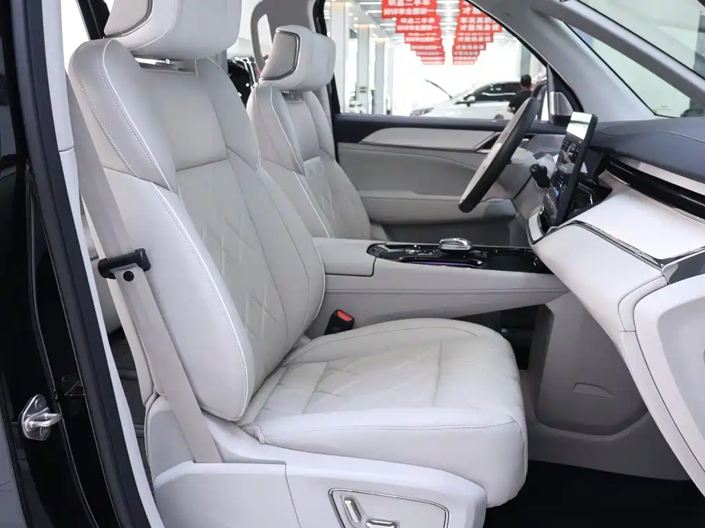 Volvo EM90 — миниатюра 21