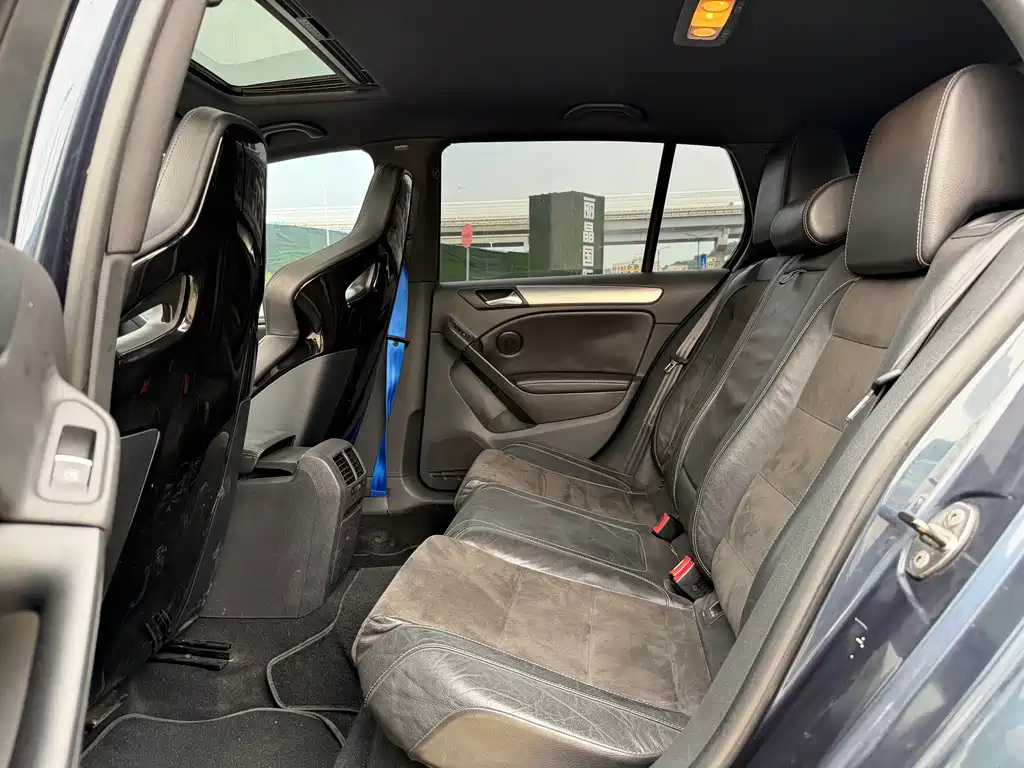 Volkswagen Golf 2011 2.0TSI R