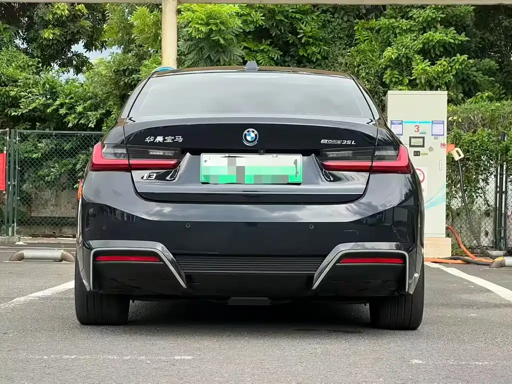 BMW i3 2022 eDrive 35 L