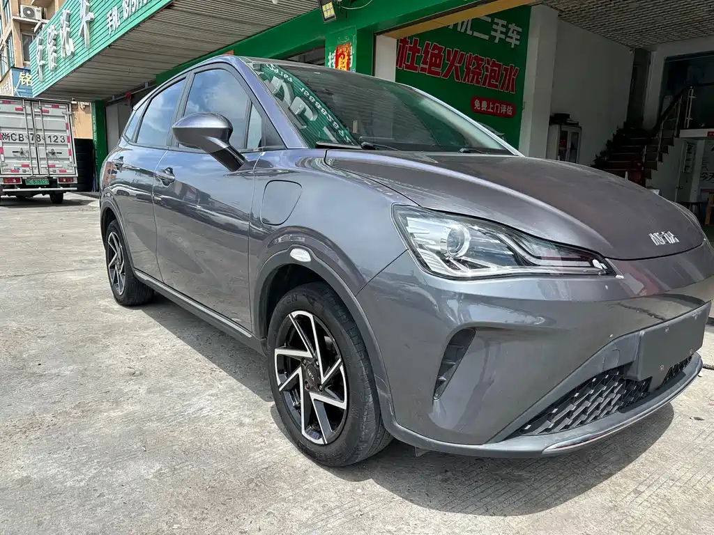 Neta V 2022 400