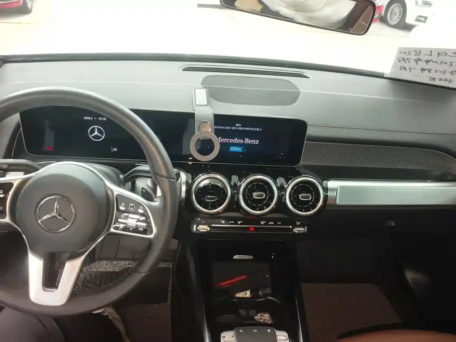Mercedes-Benz GLB — миниатюра 12