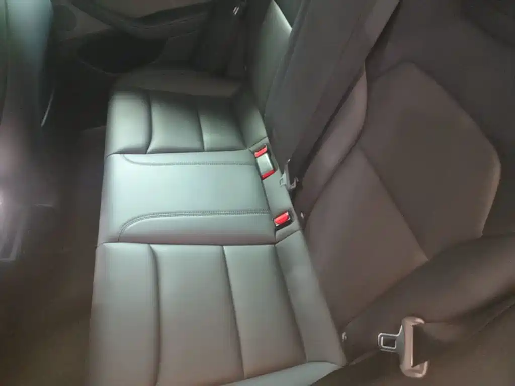 Tesla Model 3 — миниатюра 17