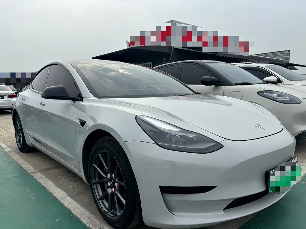 Tesla Model 3 — миниатюра 3