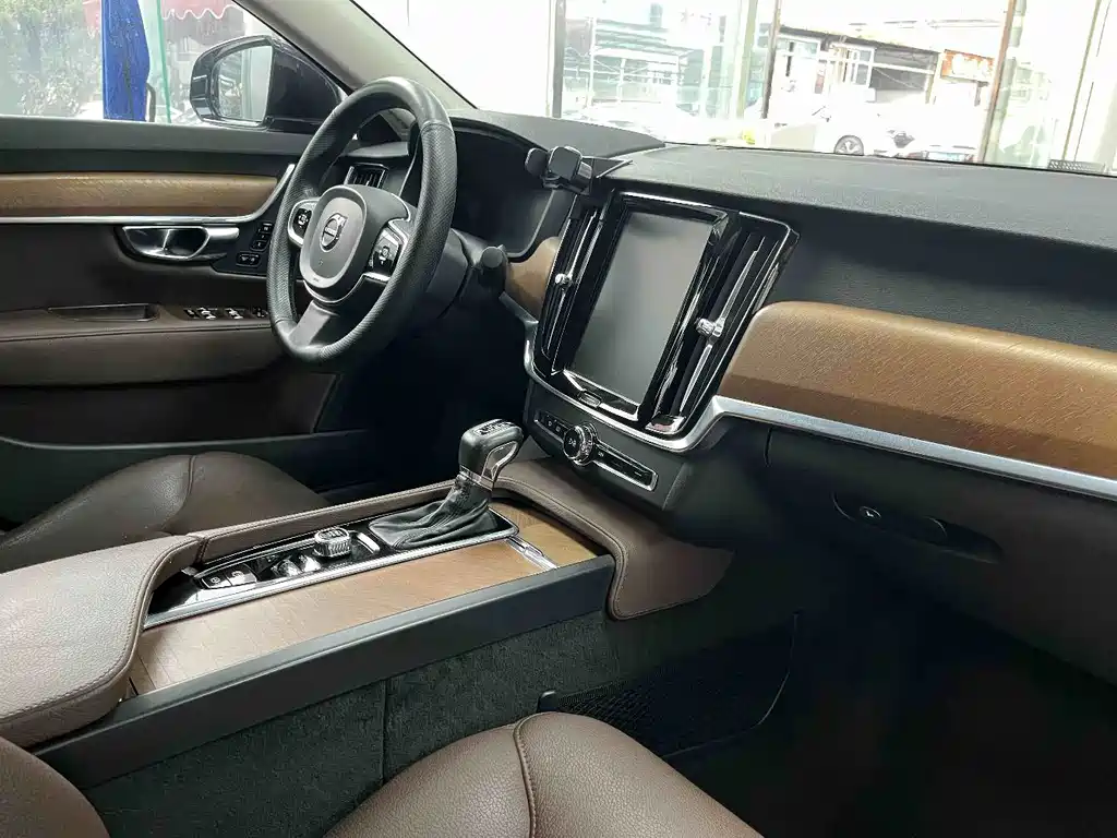 Volvo S90 — миниатюра 14
