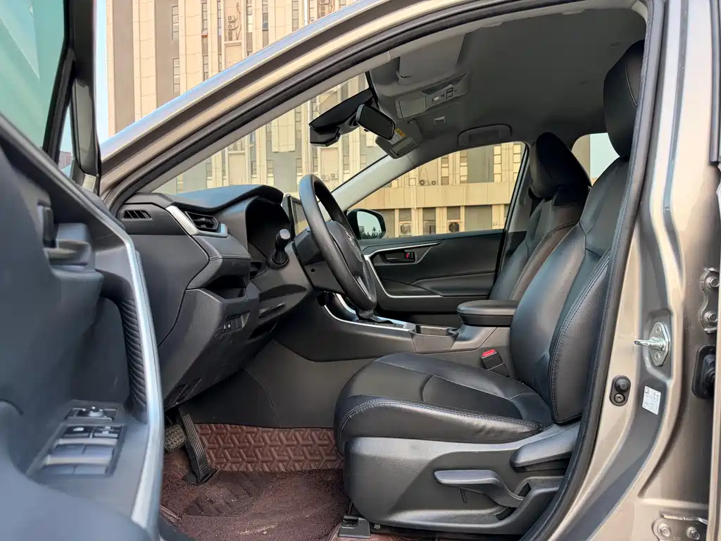 Toyota RAV4 — миниатюра 11