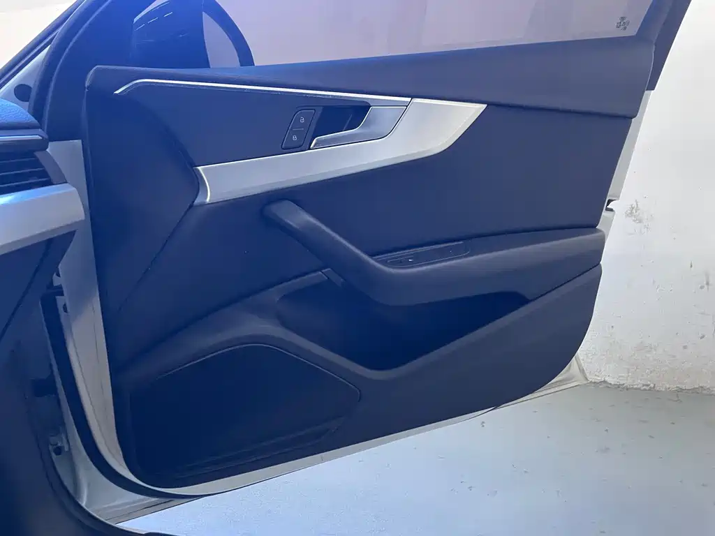 Audi A4L — миниатюра 20