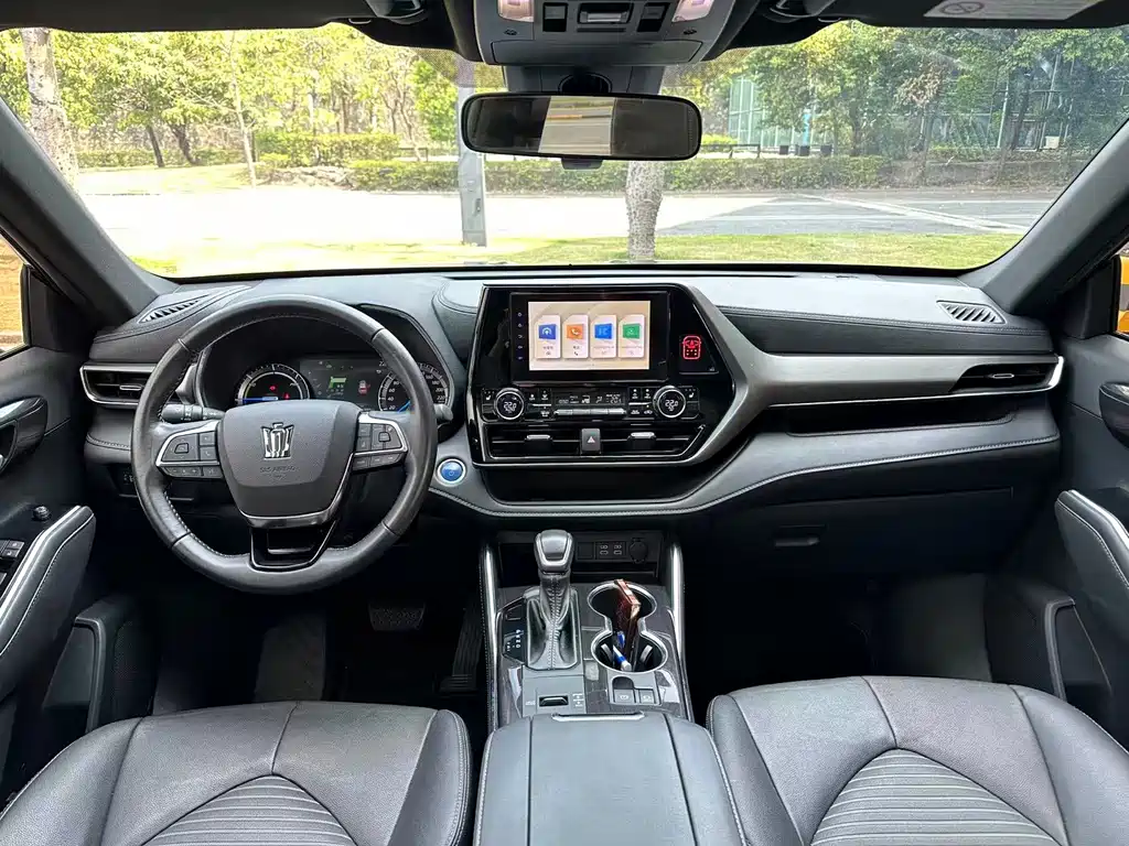 Toyota Crown Kluger — миниатюра 5