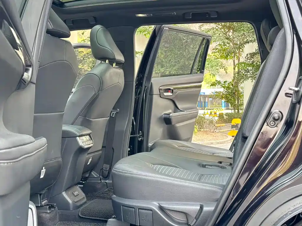 Toyota Crown Kluger — миниатюра 8