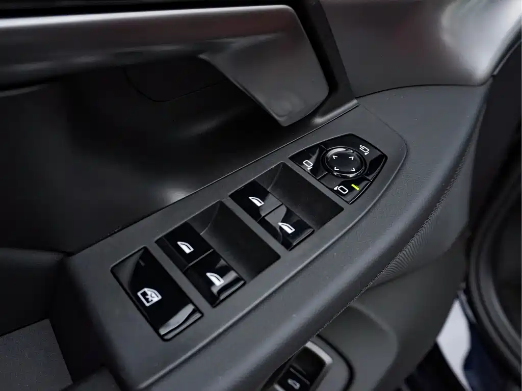 BMW 5 Series — миниатюра 9