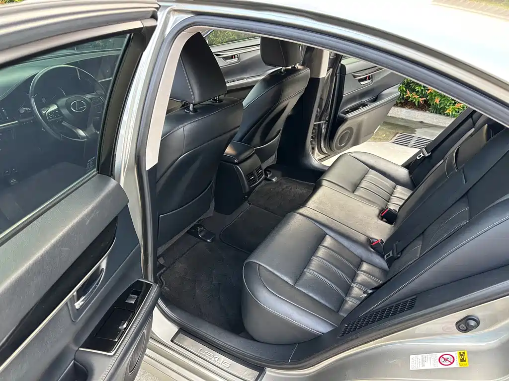 Lexus ES — миниатюра 6