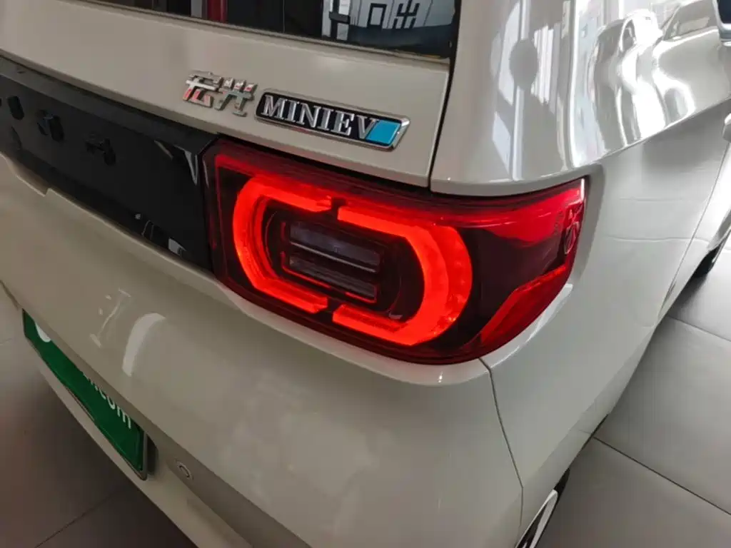 Wuling MINIEV — миниатюра 8