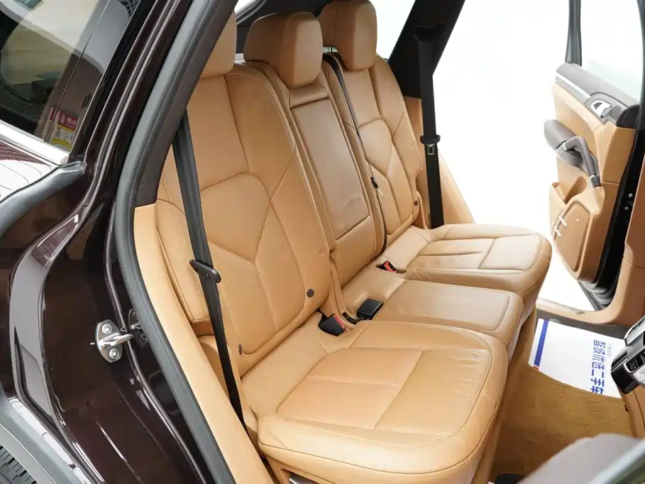 Porsche Cayenne — миниатюра 18