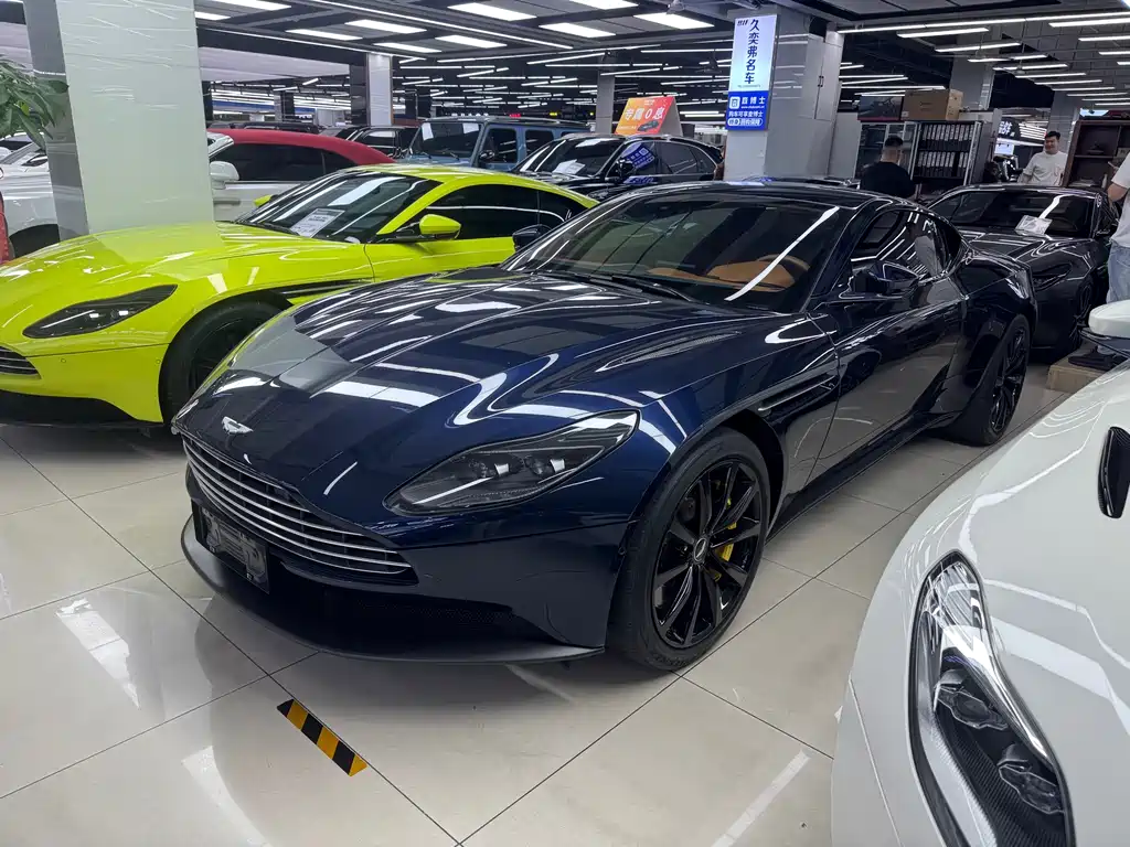 Aston Martin DB11 2019