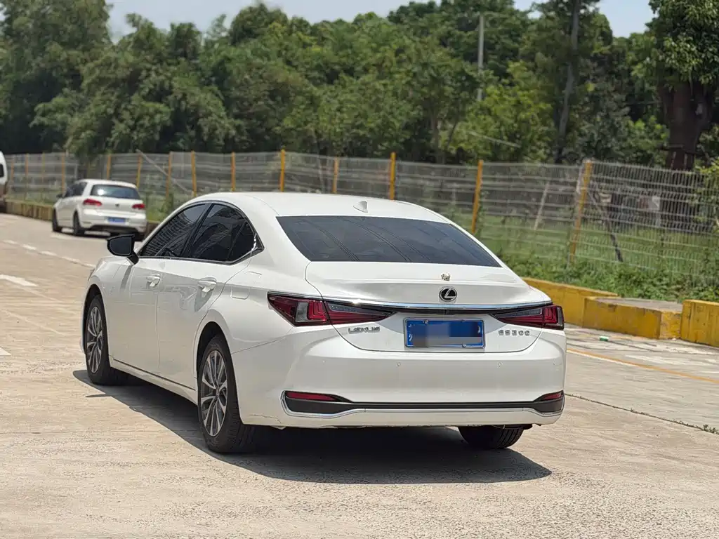 Lexus ES 2022 200