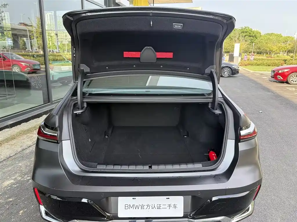 BMW i7 — миниатюра 10