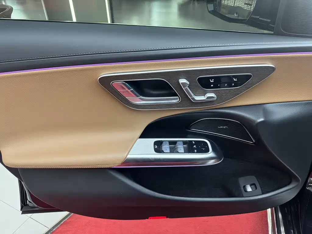 Mercedes-Benz E-Class — миниатюра 12