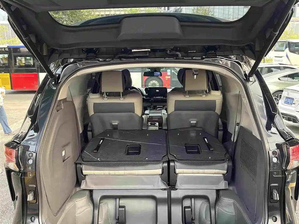 Toyota Sienna — миниатюра 27