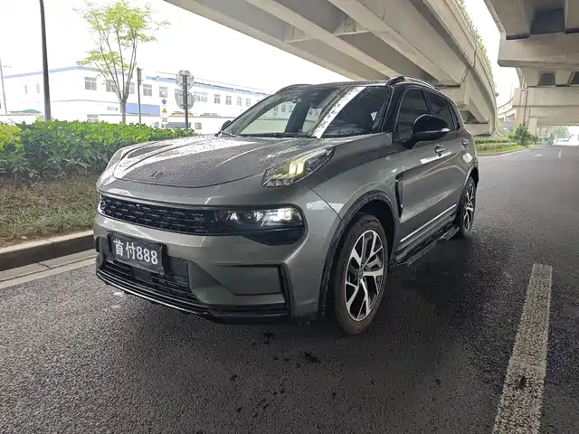 2021 Lynk & Co 01