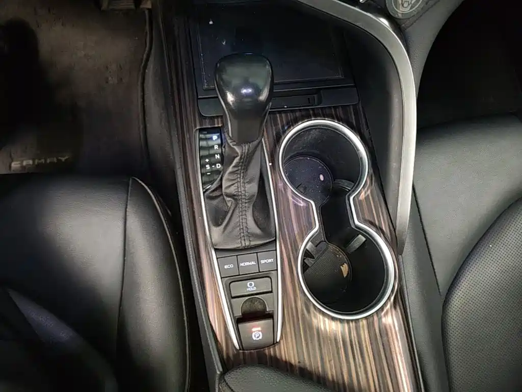 Toyota Camry — миниатюра 14