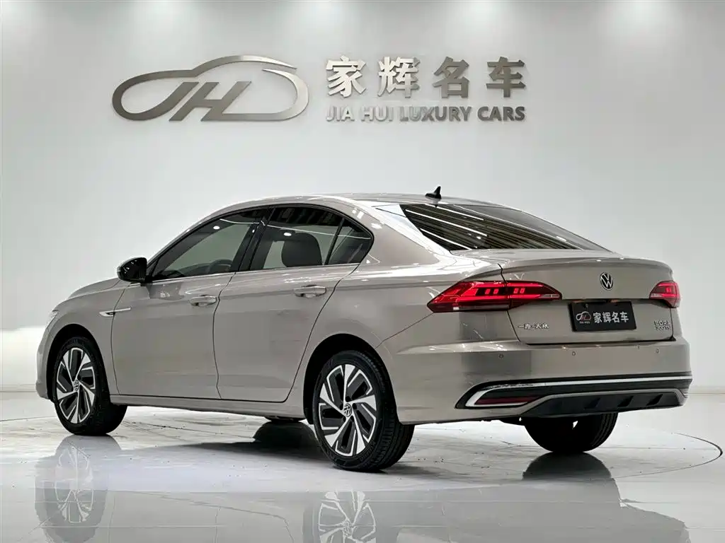 Volkswagen Bora 2023 300TSI DSG