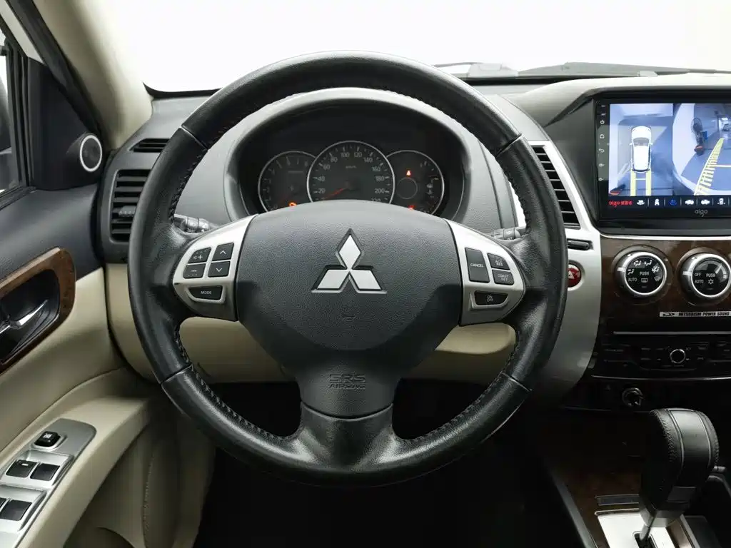 Mitsubishi Pajero Sport — миниатюра 11