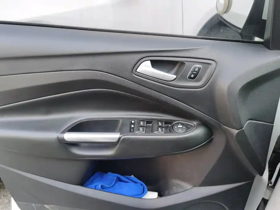 Ford Kuga — миниатюра 7