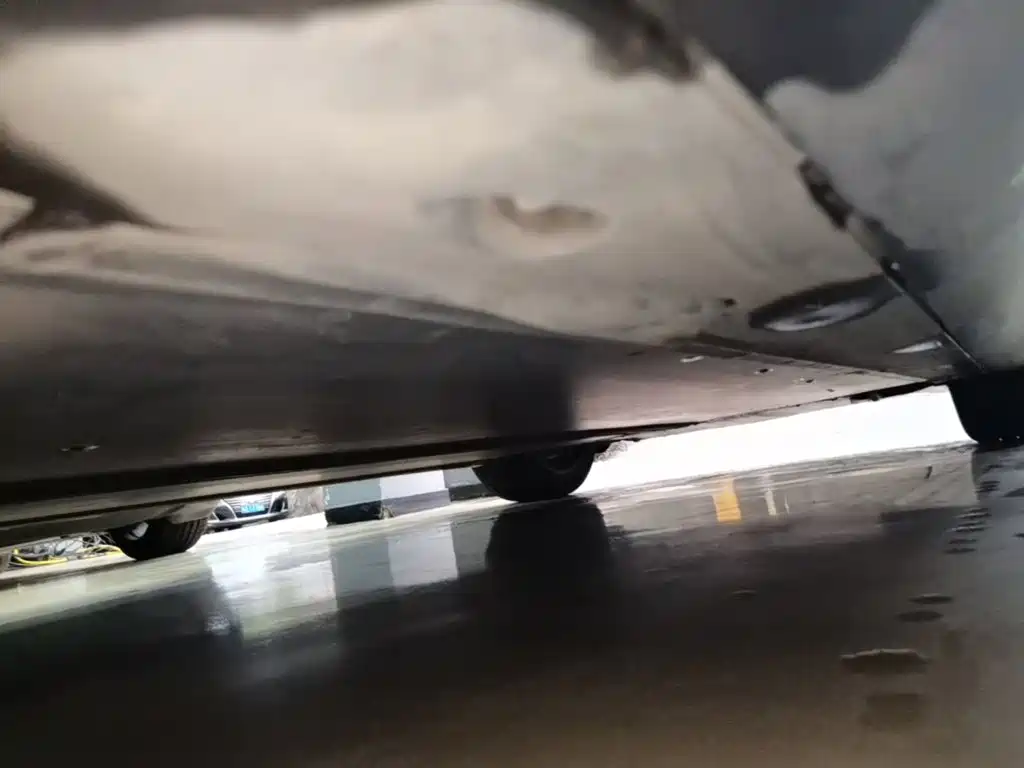 Tesla Model Y — миниатюра 21