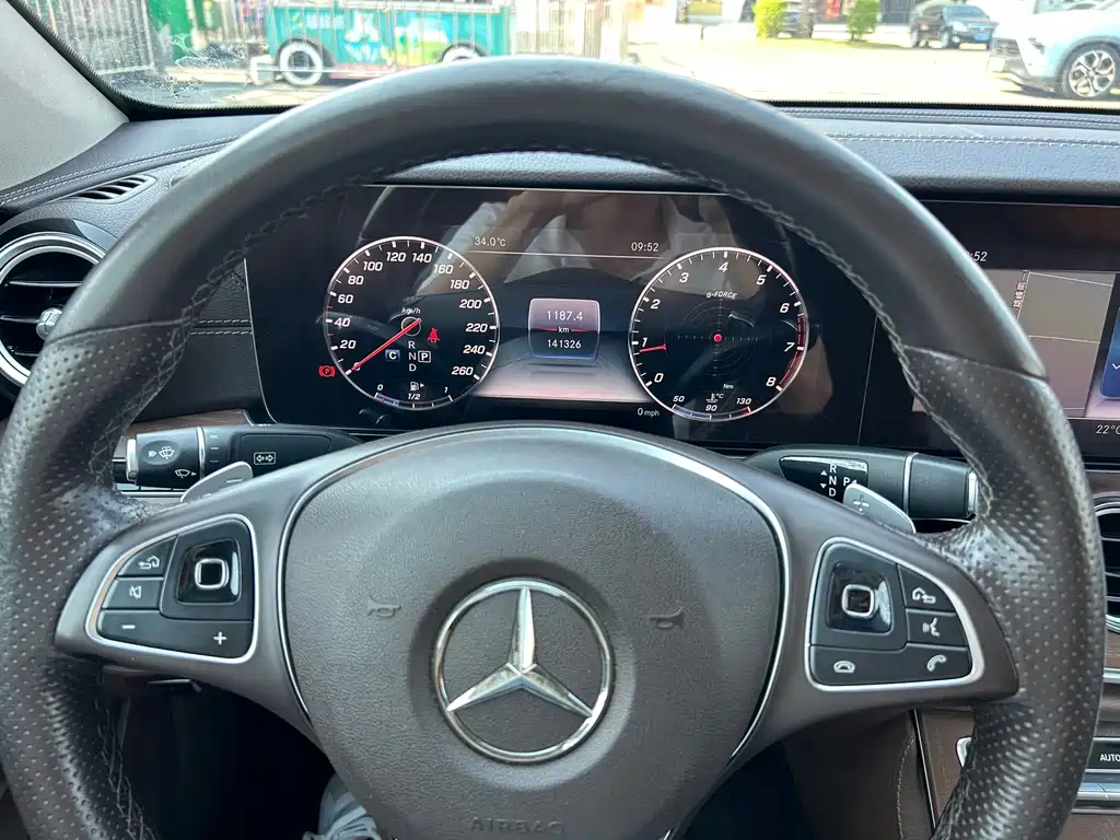 Mercedes-Benz E-Class — миниатюра 18