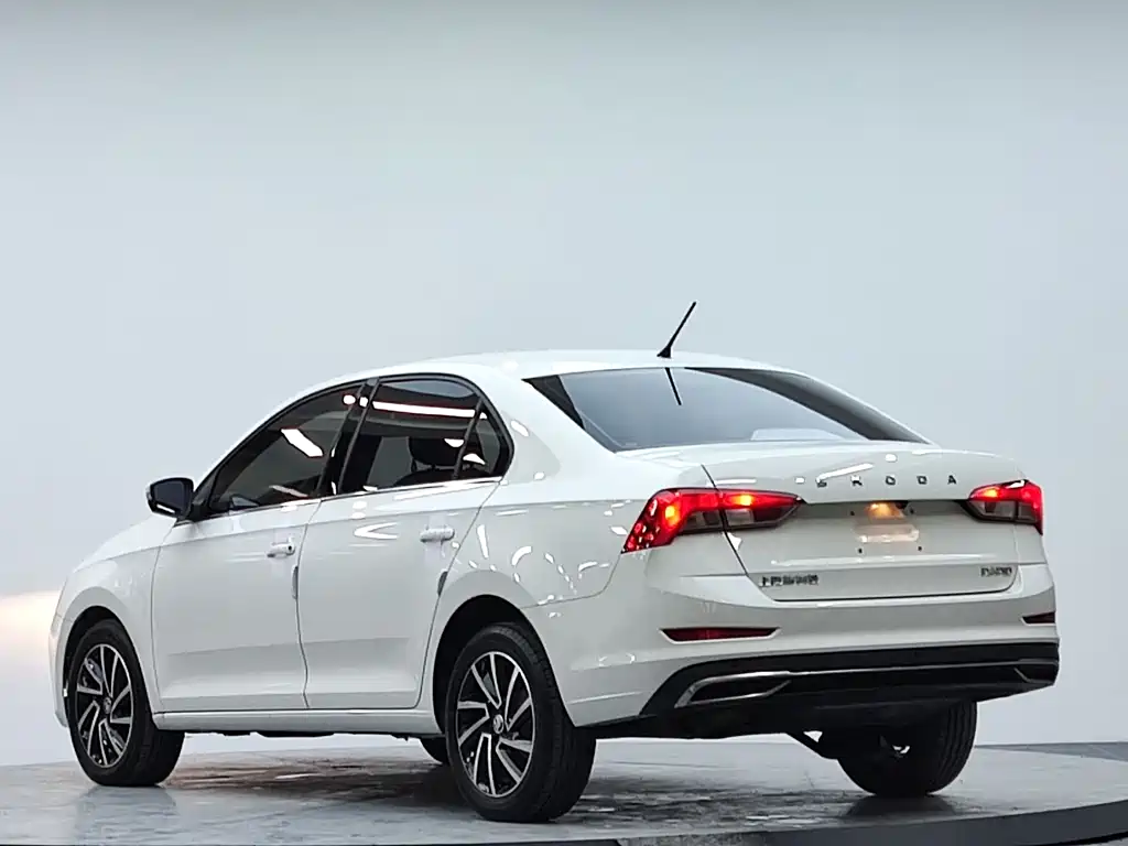 Skoda Rapid — миниатюра 16