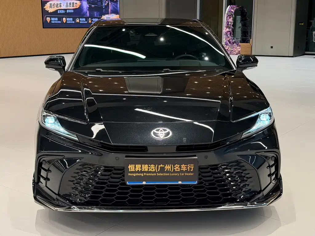 Toyota Camry — миниатюра 2