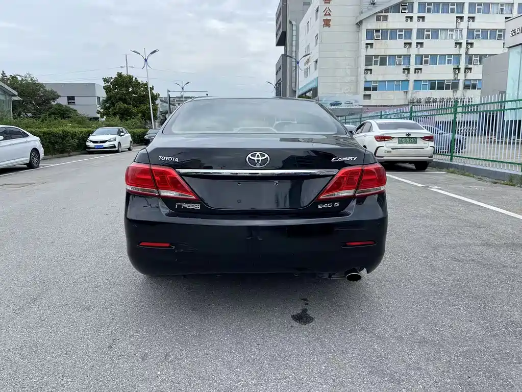 Toyota Camry — миниатюра 8