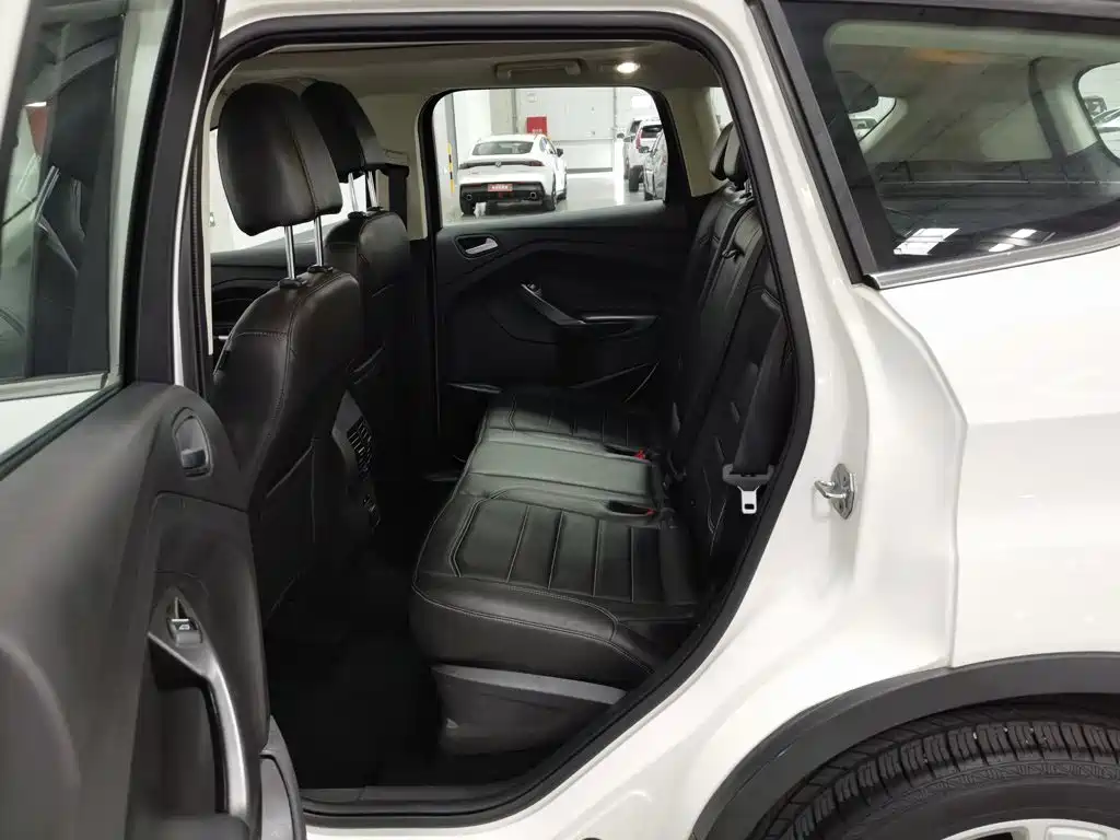 Ford Kuga — миниатюра 15