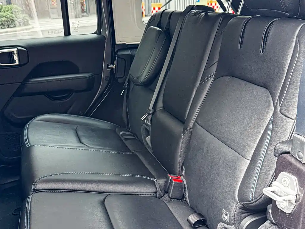 Jeep Wrangler PHEV — миниатюра 12