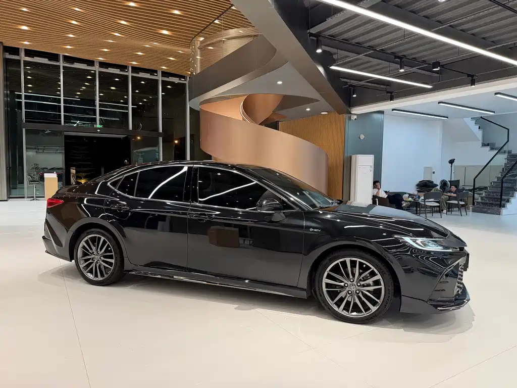 Toyota Camry — миниатюра 4