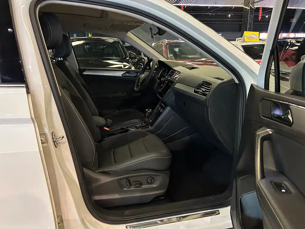 Volkswagen Tiguan L L 2019 330TSI AT Comfort VI