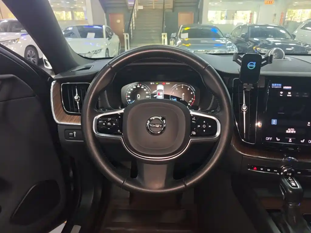Volvo XC60 — миниатюра 11