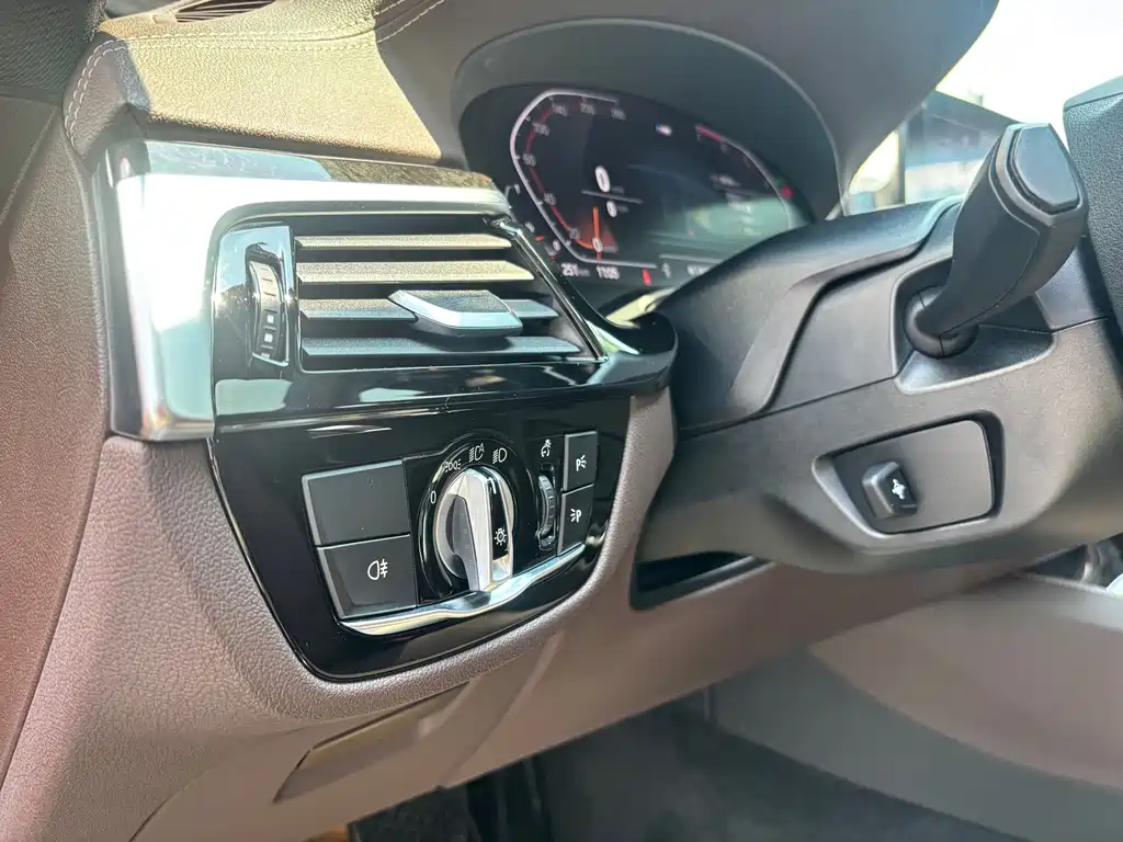 BMW 5 Series — миниатюра 10