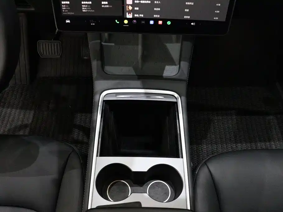 Tesla Model Y — миниатюра 10