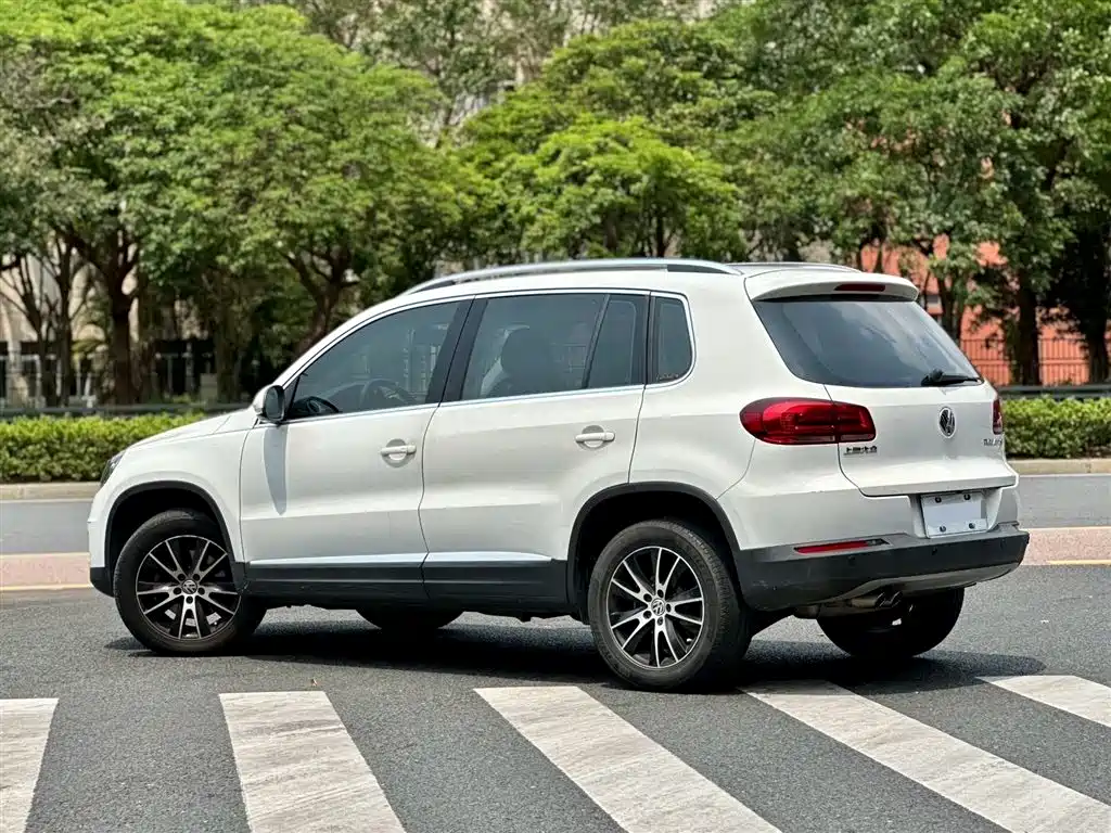 Volkswagen Tiguan 2015 1.8TSI AT Luxury
