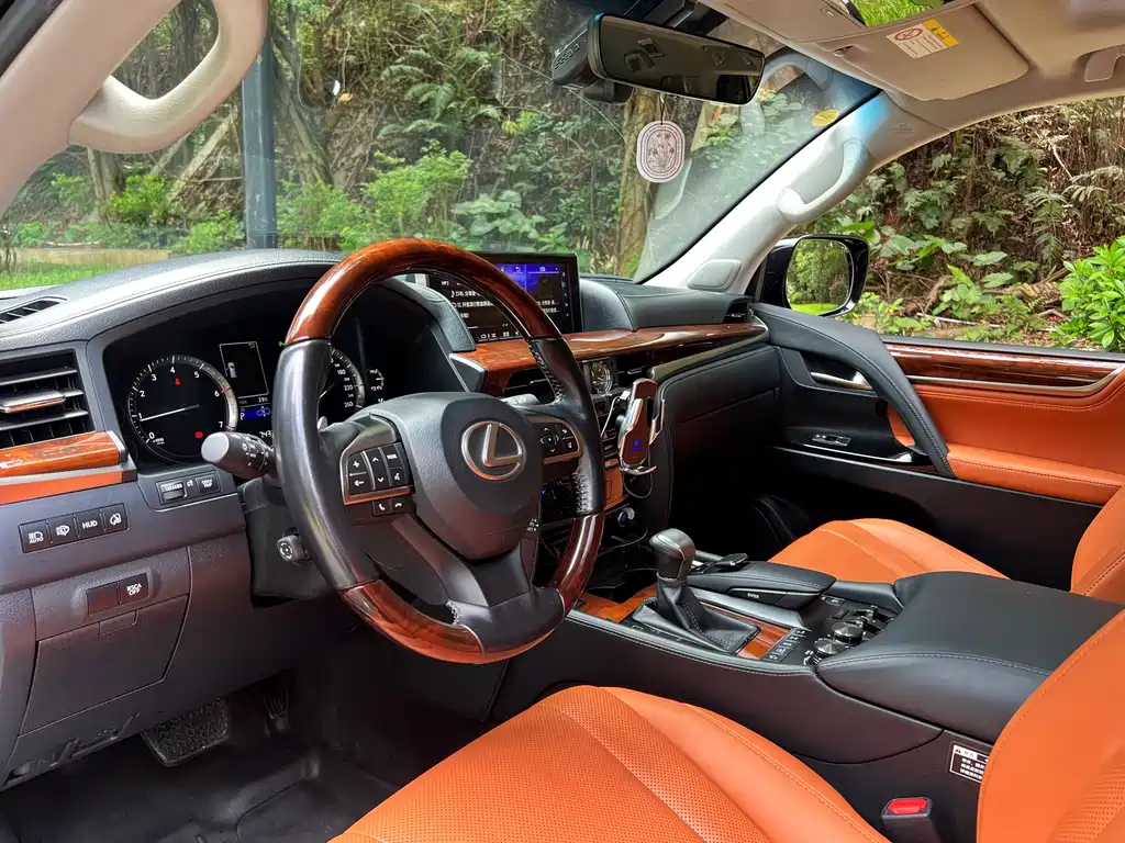 Lexus LX — миниатюра 6