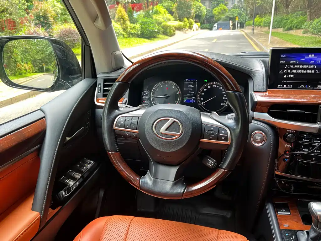 Lexus LX — миниатюра 7