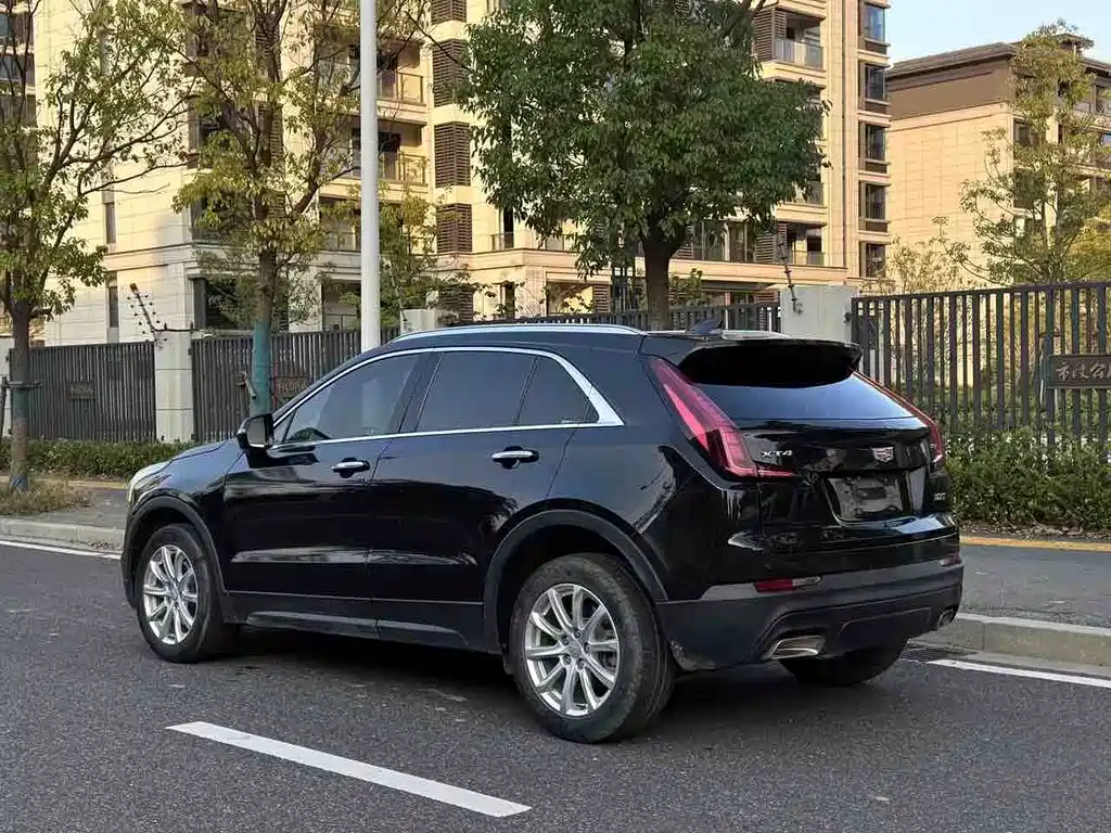 CADILLAC XT4