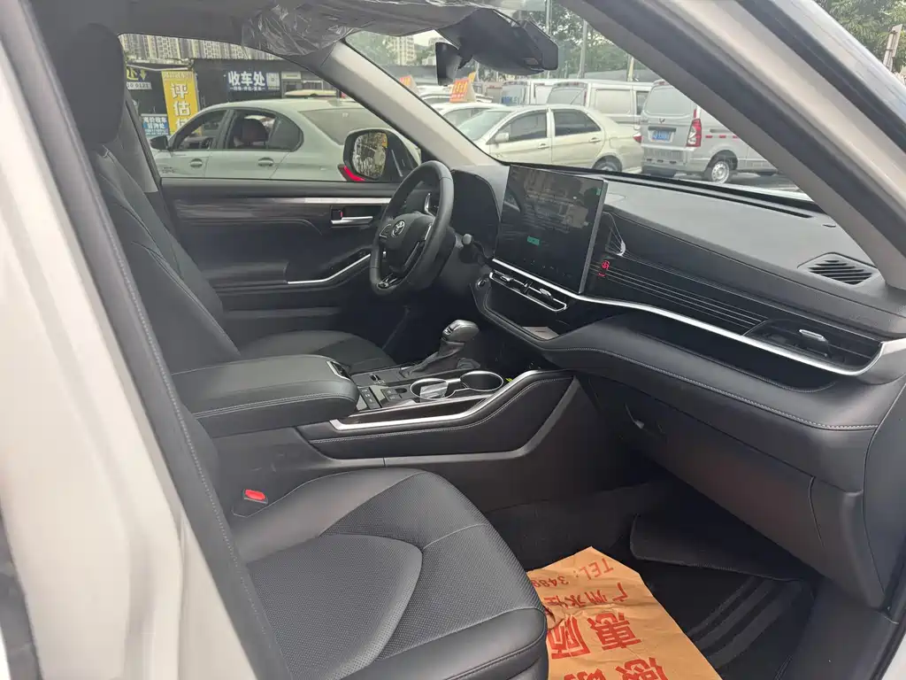 Toyota Highlander 2026 2.5L Luxury 7 мест