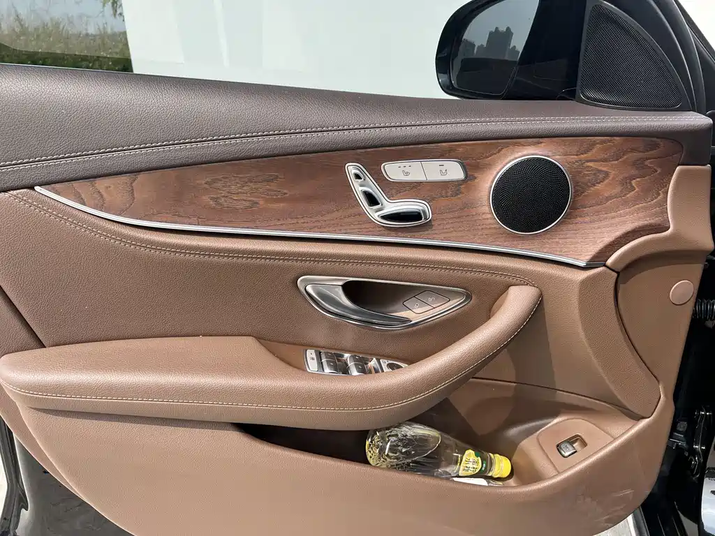 Mercedes-Benz E-Class — миниатюра 13