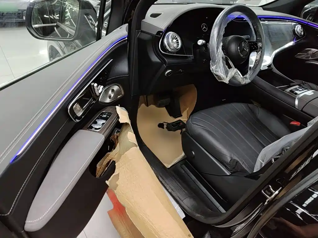 Mercedes-Benz EQS SUV — миниатюра 16