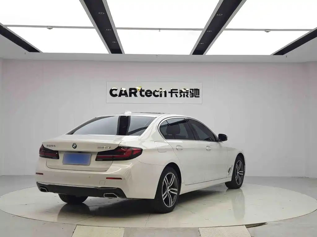 BMW 5 Series — миниатюра 5