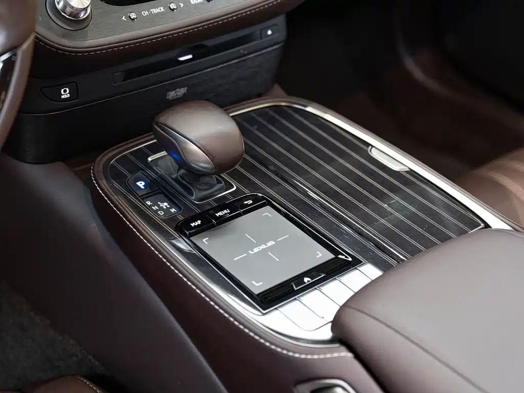 Lexus LS — миниатюра 15