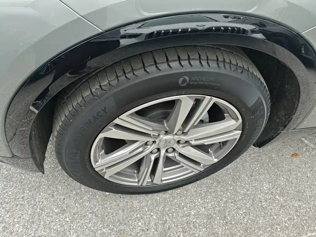 Cadillac Lyriq — миниатюра 23