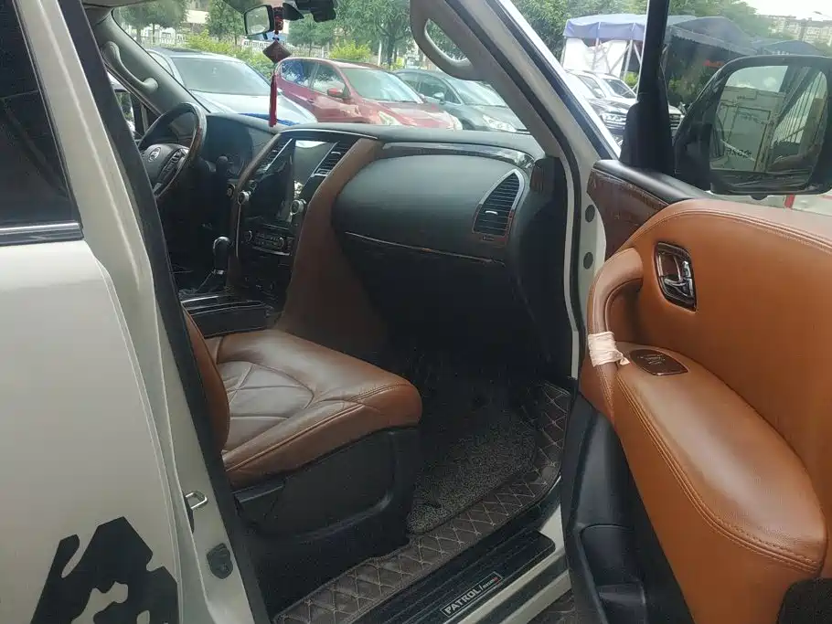 Nissan Patrol — миниатюра 8