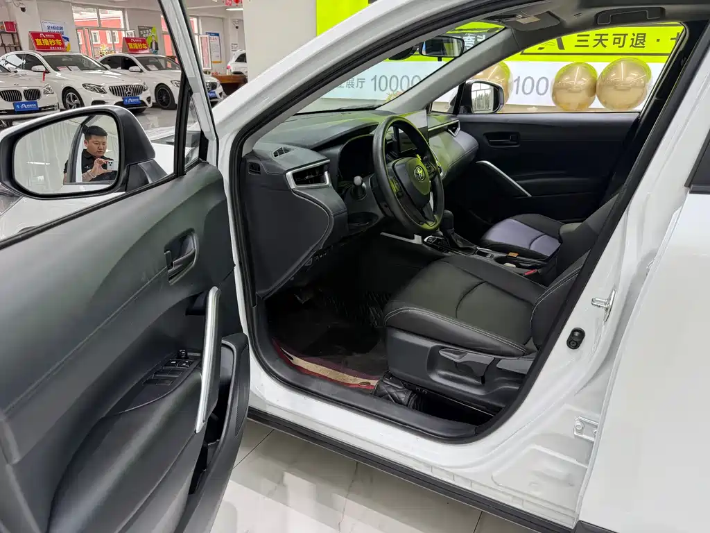 Toyota Corolla Cross — миниатюра 14